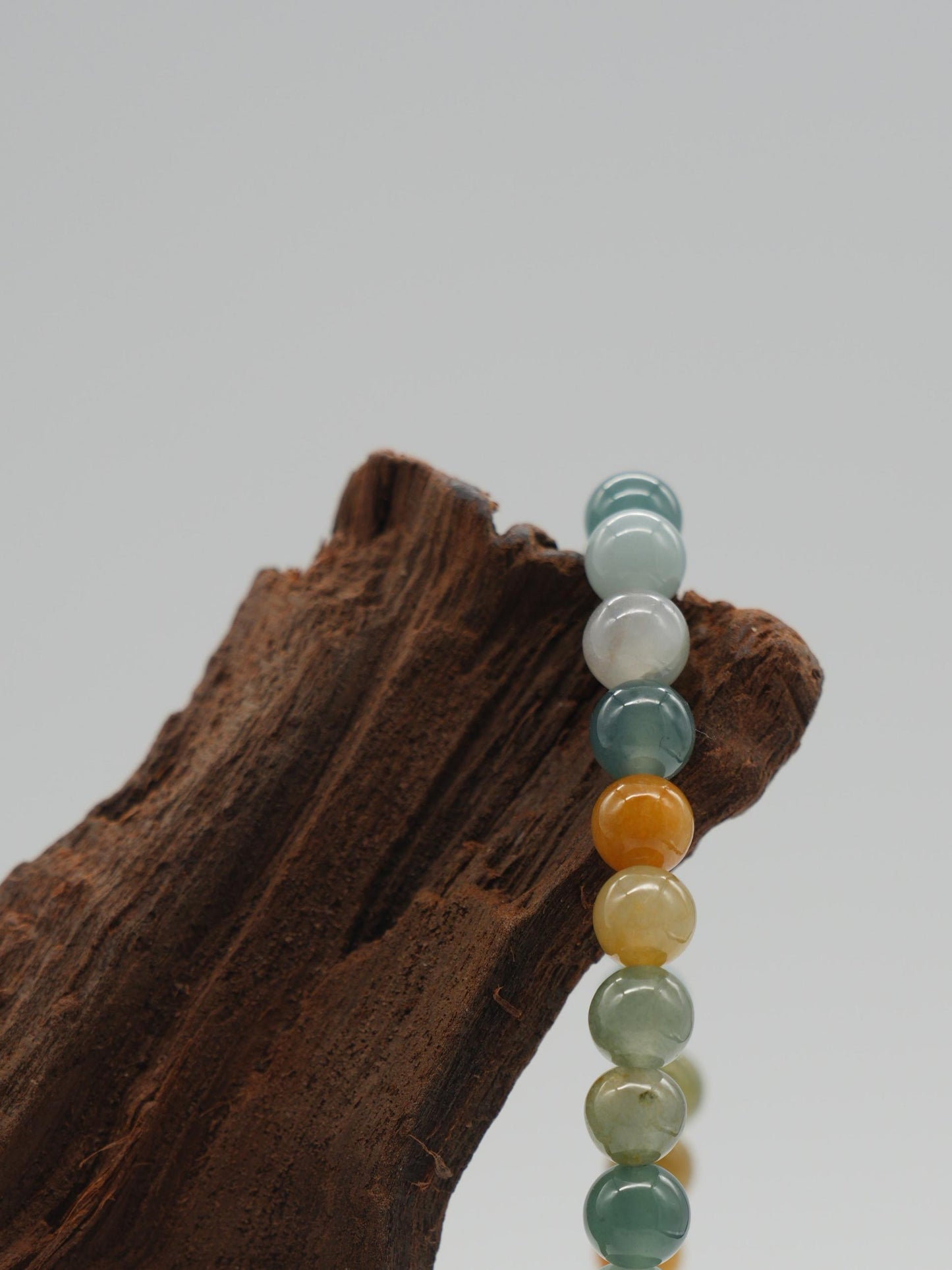Multi-treasure beaded bracelet