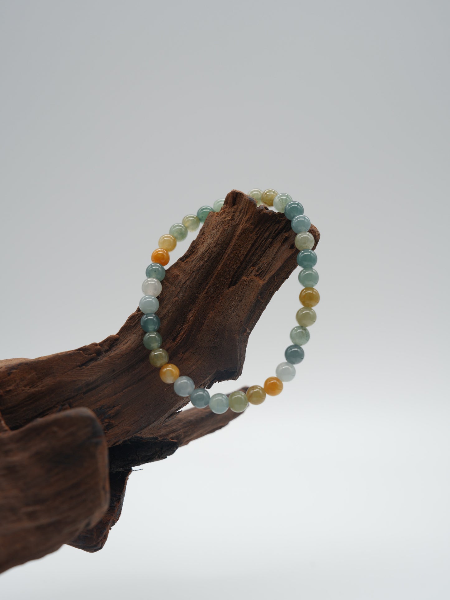 Multi-treasure beaded bracelet